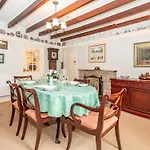 Corner House Semesterbostad