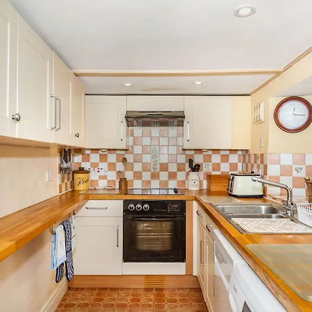 Corner House * Grinton